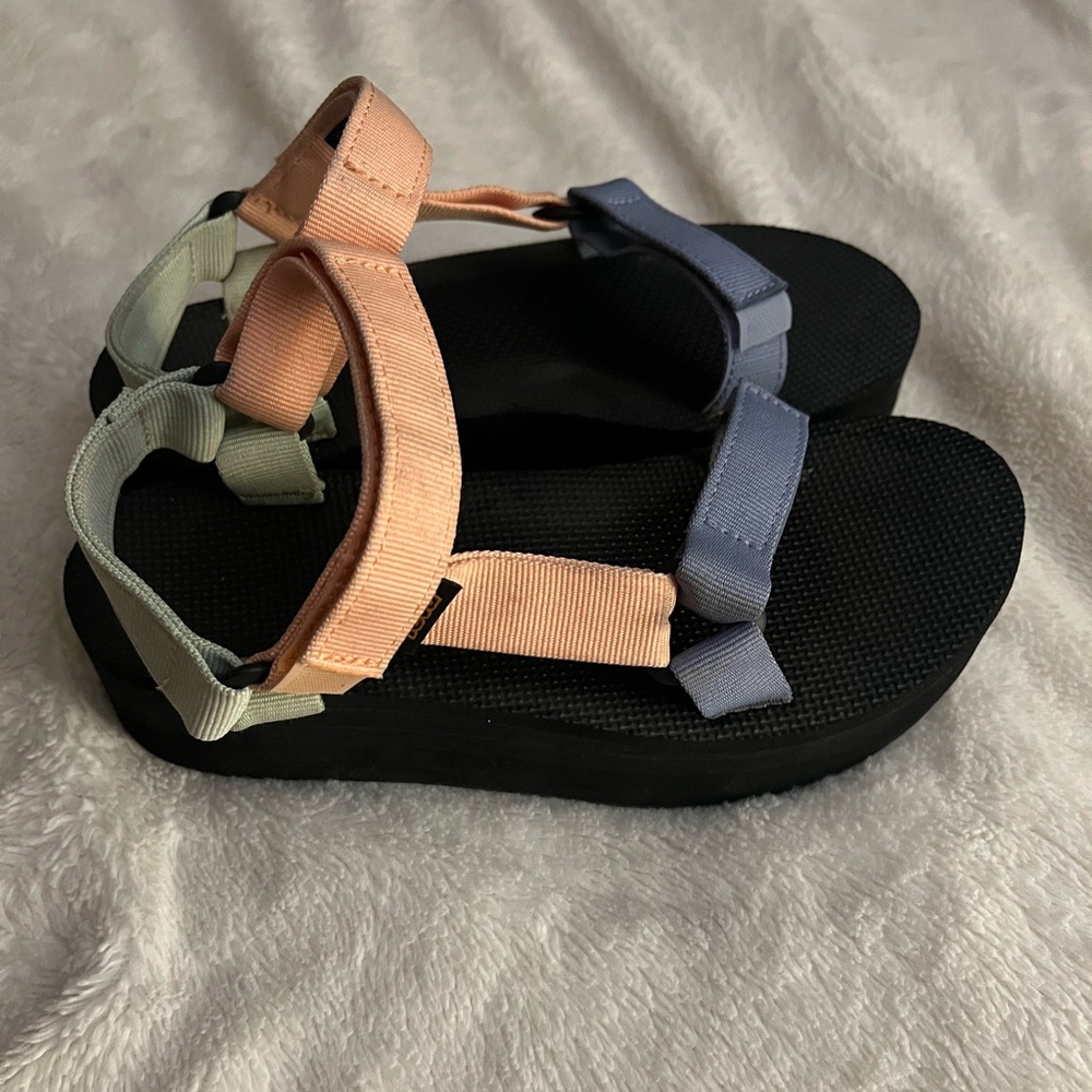 Teva Flatform sandals in sherbert